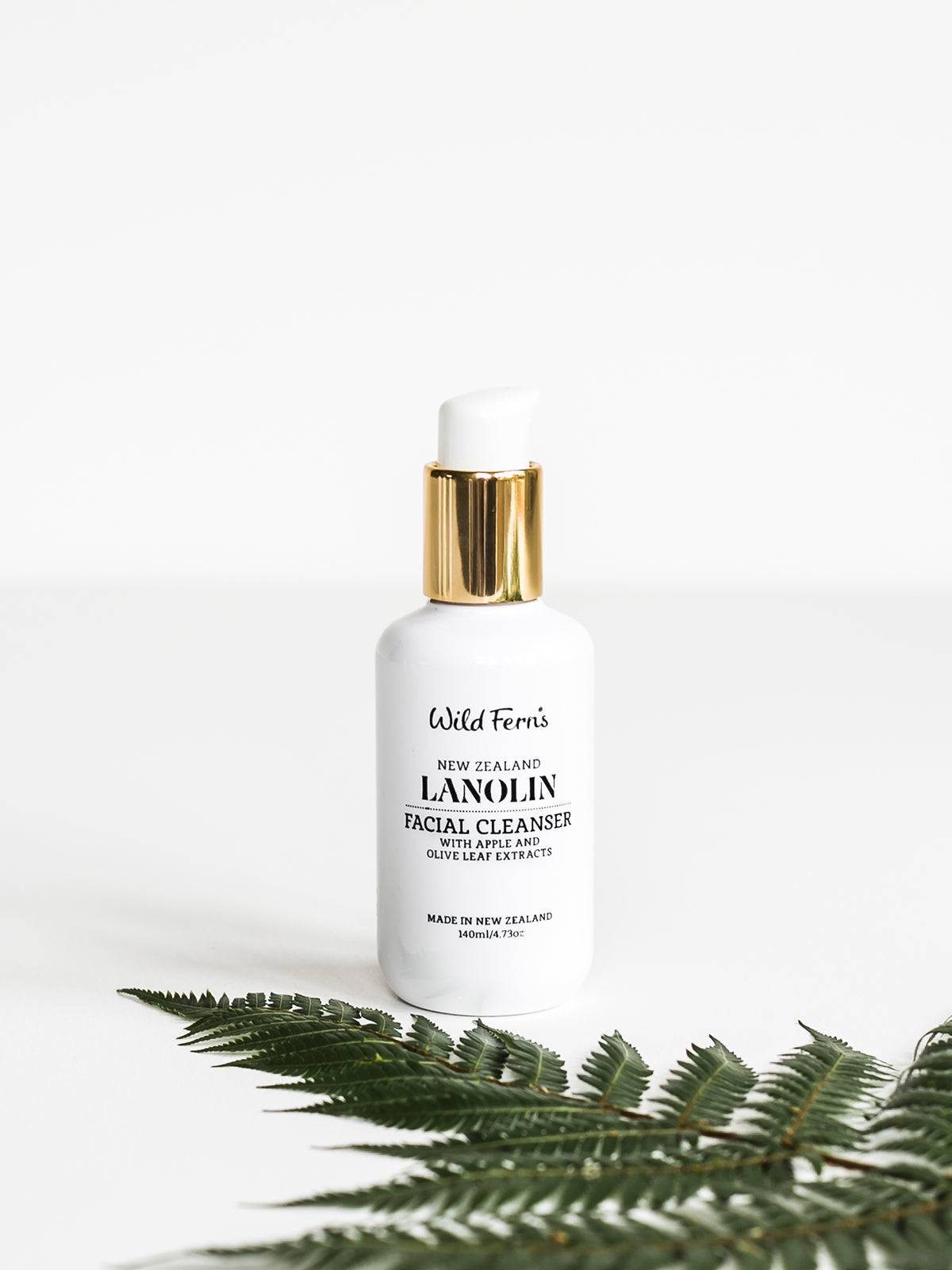 Lanolin Facial Cleanser with Apple and Olive Leaf Extracts, 140ml