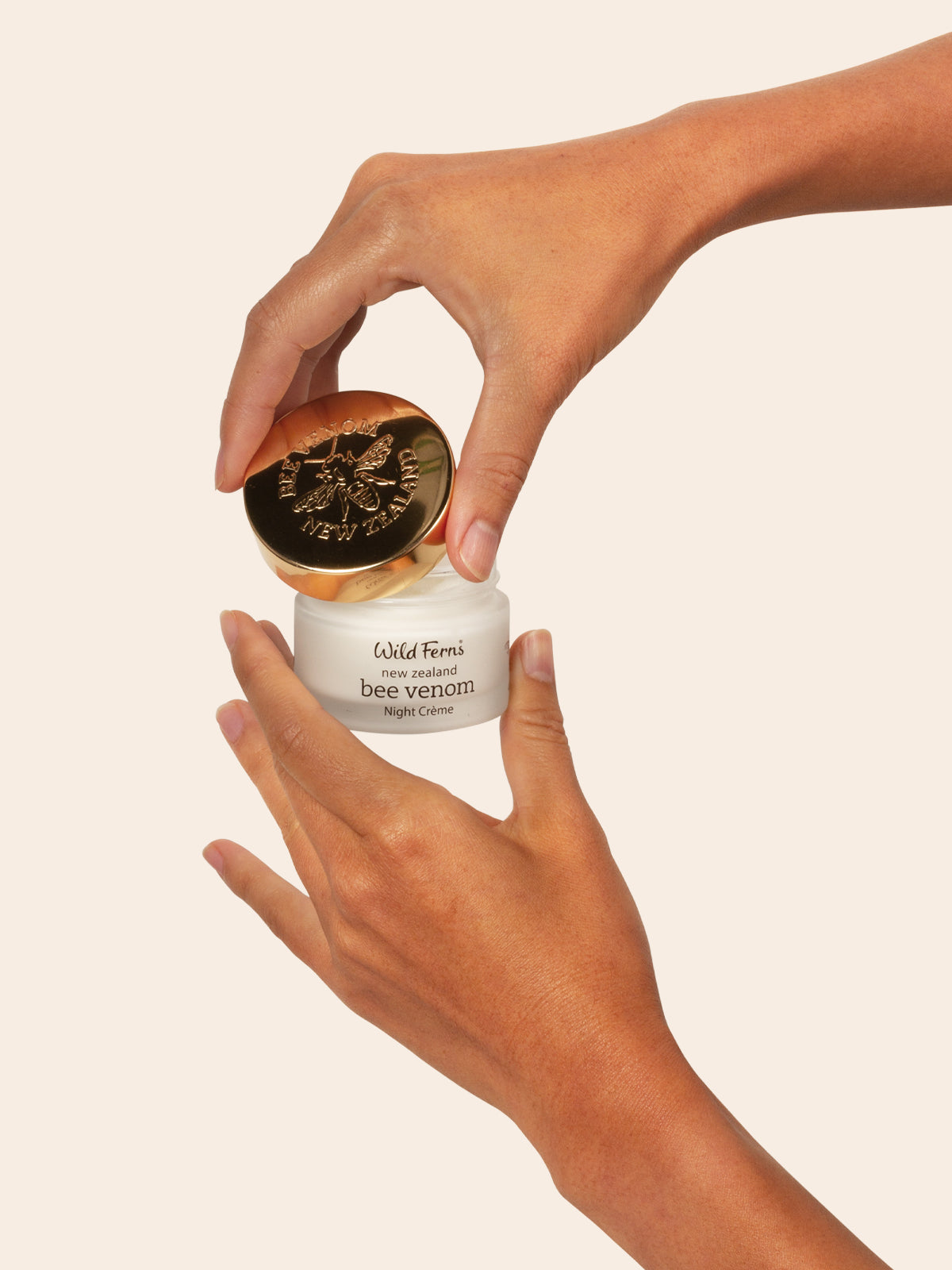 Wild Ferns Bee Venom Night Crème, 47g Hand