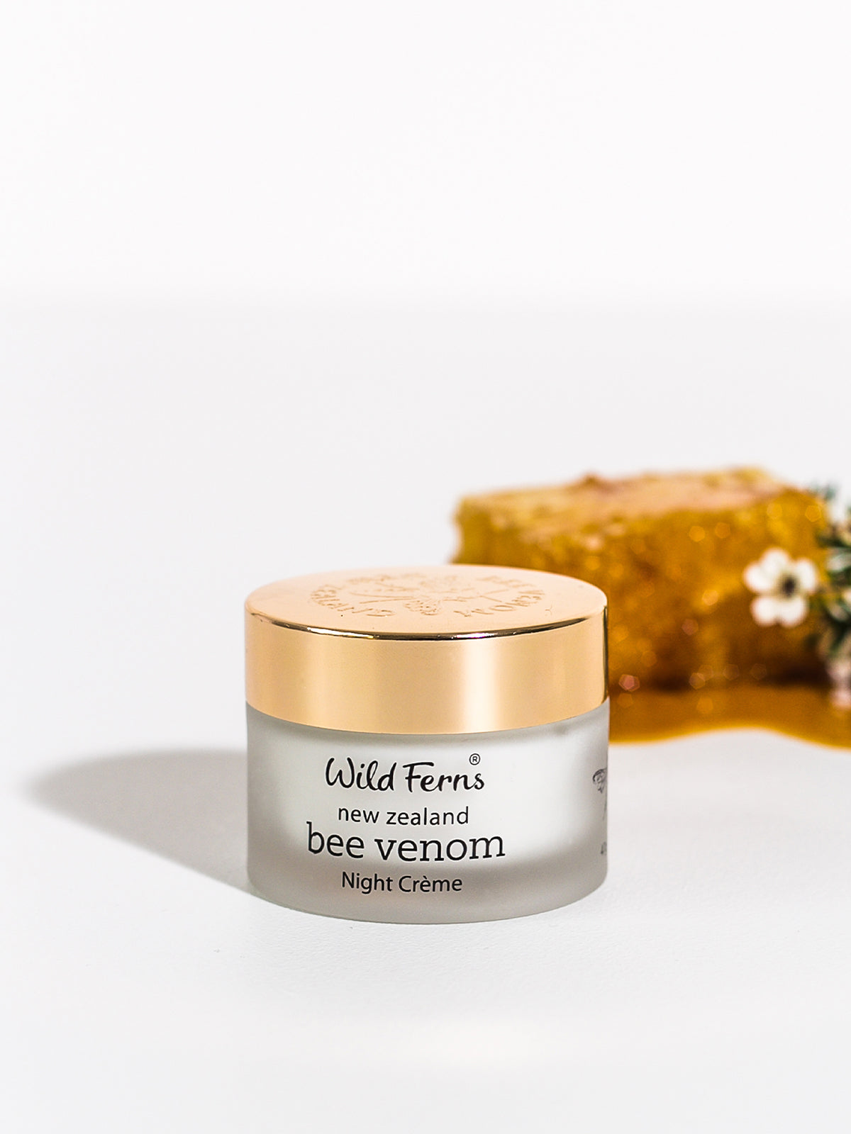 Wild Ferns Bee Venom Night Crème, 47g Lifestyle 1