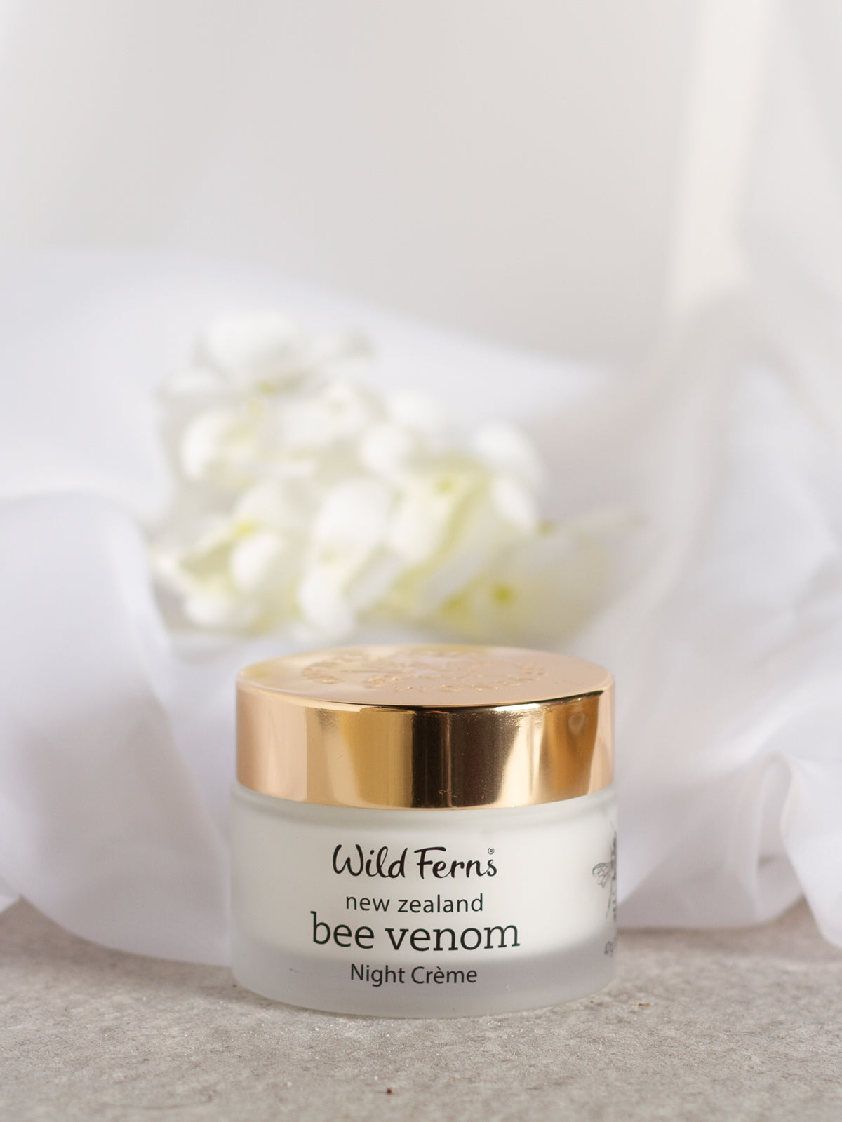 Wild Ferns Bee Venom Night Crème, 47g Lifestyle 3