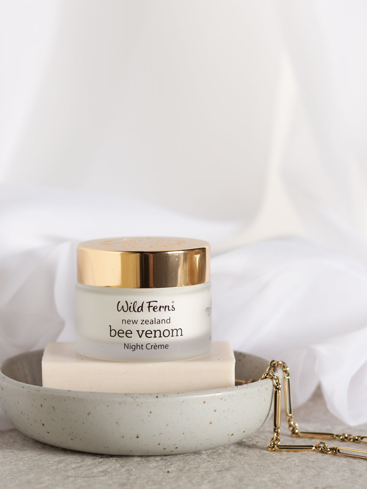Wild Ferns Bee Venom Night Crème, 47g Lifestyle 4