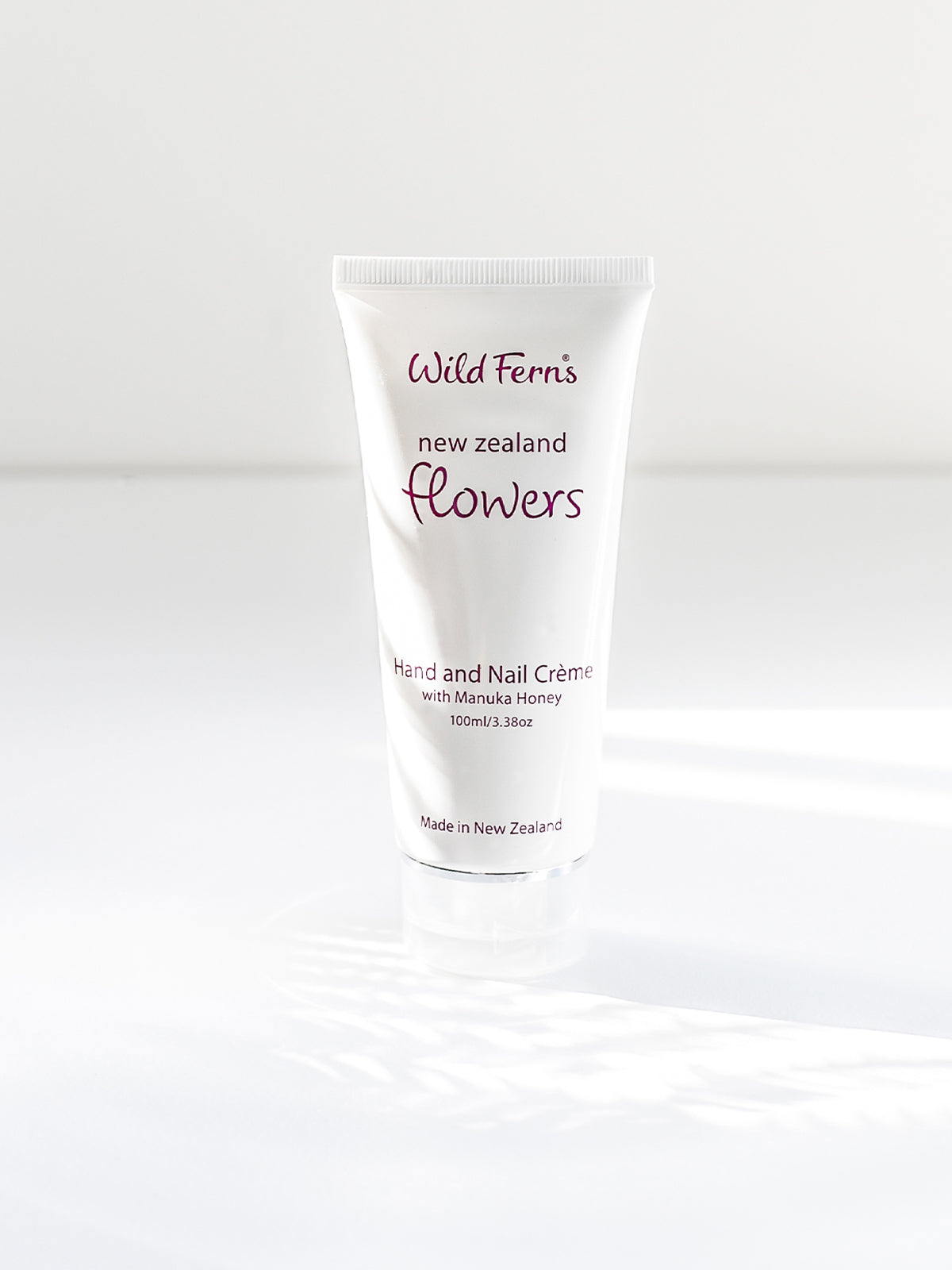 Wild Ferns Flowers Hand and Nail Crème with Manuka Honey, 100ml Lifestyle 1