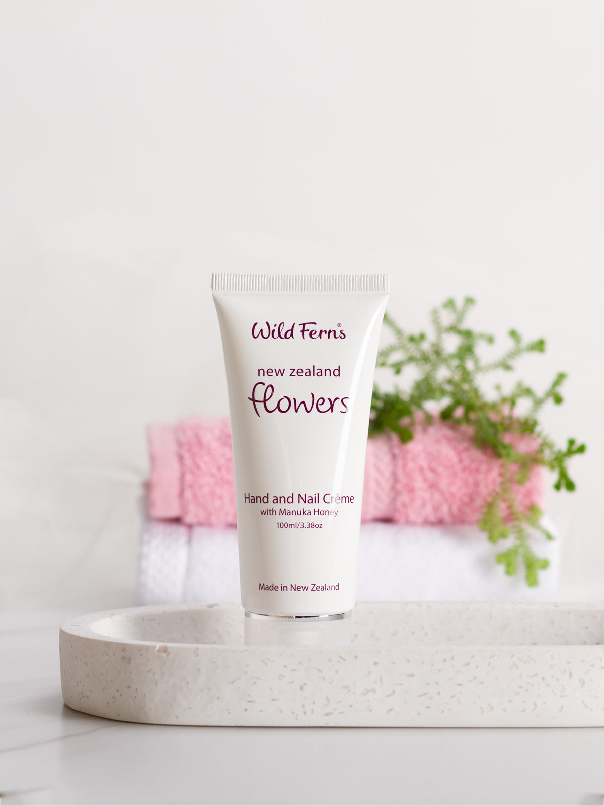 Wild Ferns Flowers Hand and Nail Crème with Manuka Honey, 100ml Lifestyle 2