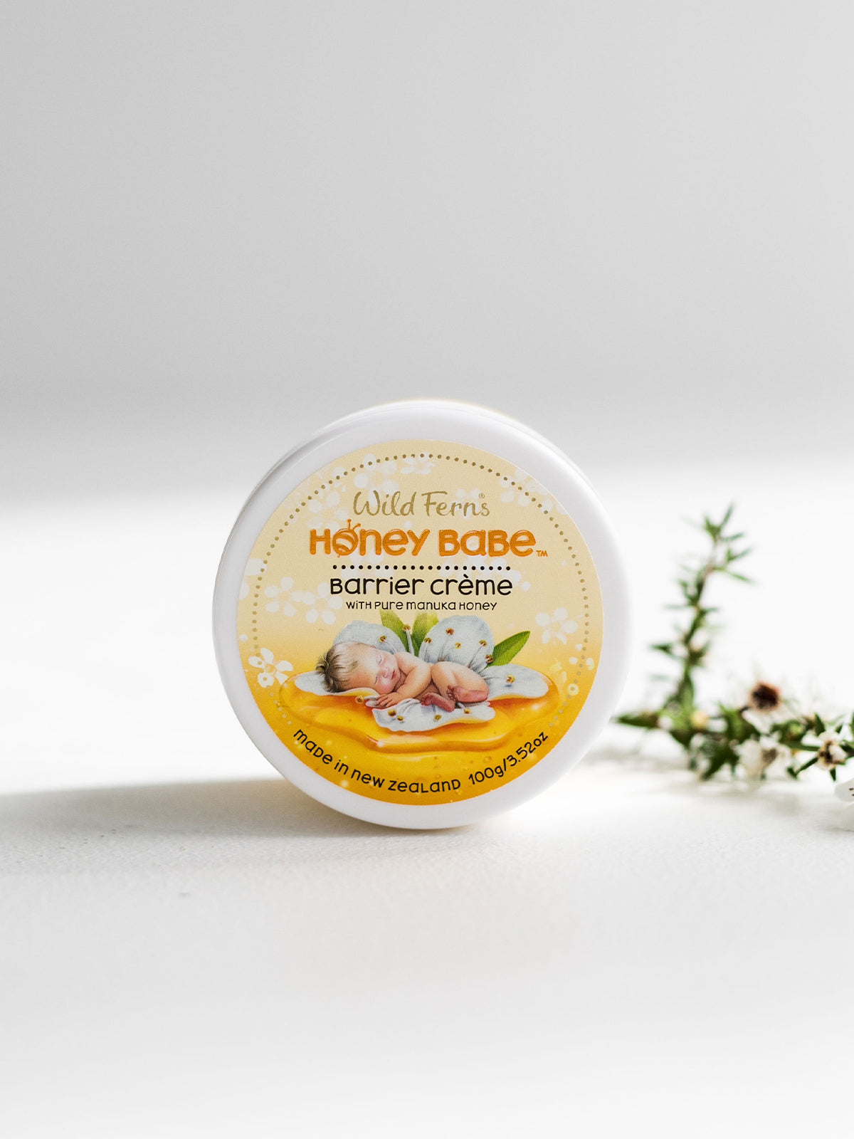 Wild Ferns Honey Babe Barrier Crème, 100g Lifestyle