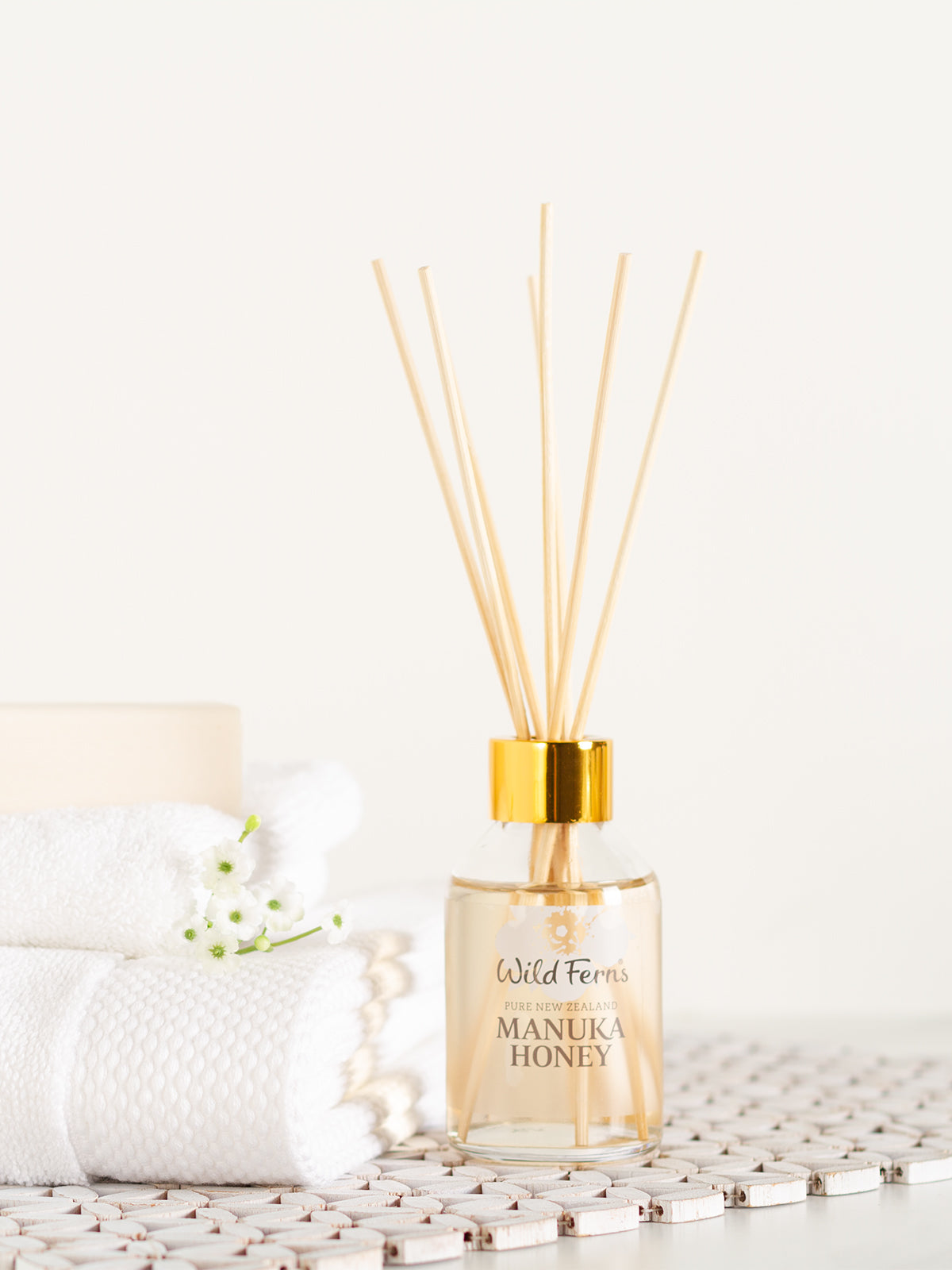 Wild Ferns Manuka Honey Room Diffuser, 100ml Lifestyle 2
