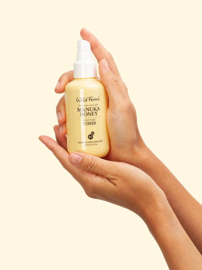 Wild Ferns Manuka Honey Purifying Toner, 140ml Hand